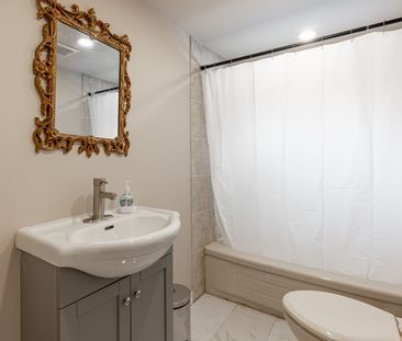 For Lease - 651 16th Avenue, Richmond Hill, Ontario - Photo 2