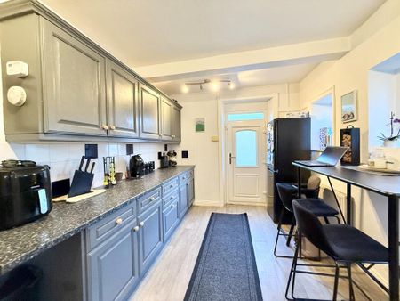 2 bedroom end of terrace house to rent - Photo 2