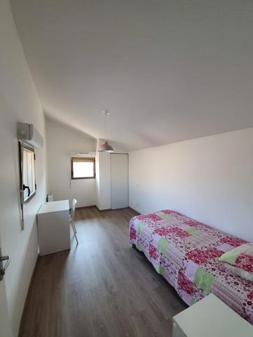 Location Appartement 5 pièces Meublé 95m² BORDEAUX 33300 - Photo 2