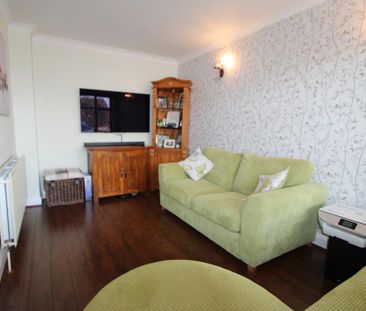 3 bedroom semi-detached house to rent - Photo 2