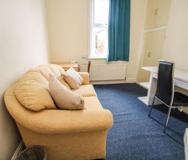 2 bedroom property to rent - Photo 1