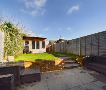 4 bedroom end of terrace house to rent - Photo 4