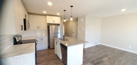 Duplex in Blackfalds with GARAGE and PET FRIENDLY! - Photo 5