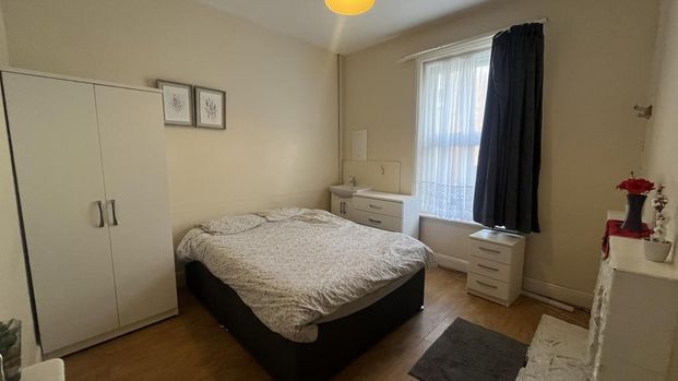 1 bedroom in a house share to rent - Photo 1