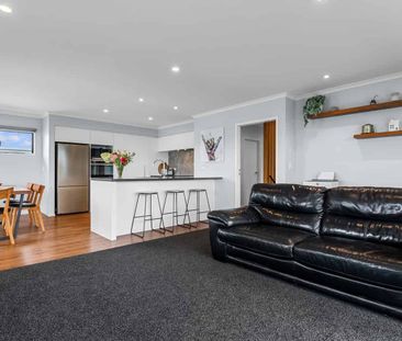 Elevated Family Living with Views - Private & Spacious - Photo 2