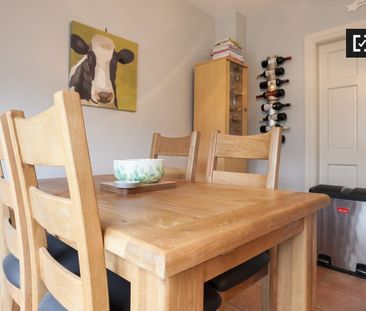 En-suite double bedroom in 3-bedroom house in Dublin - Photo 1