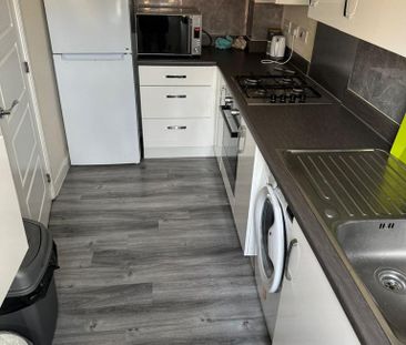 1 bedroom in a house share to rent - Photo 4