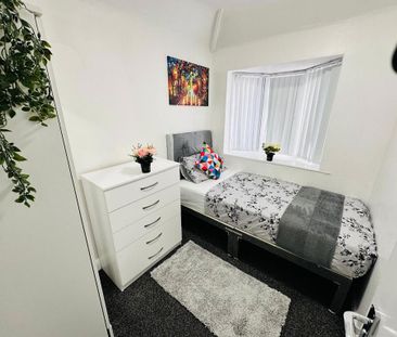 1 bedroom in a house share to rent - Photo 4