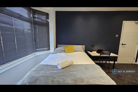 1 bedroom in a house share to rent - Photo 2