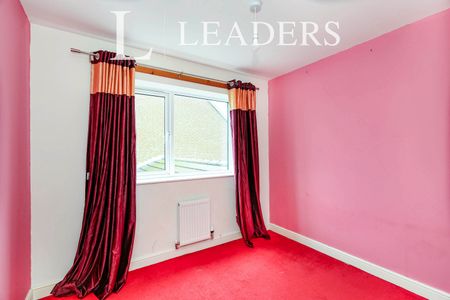 4 bedroom house to rent Comet Avenue, Newcastle, ST5 - Photo 4