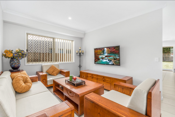 A Rare Family front onto Parkland & Lake - Photo 1