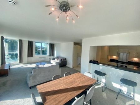 River Crescent, Nottingham, NG2 - Photo 2