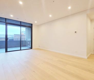 “Modern two-bedroom apartment with secure parking space” - Photo 2