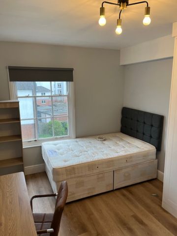 6 Bed Student Accommodation - Photo 2