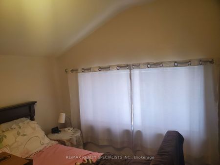 For Lease - 21 Burgby Avenue Unit# Upper, Brampton, Ontario - Photo 2