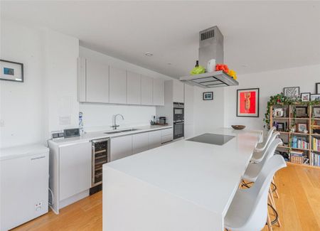 3 bedroom penthouse to rent - Photo 4
