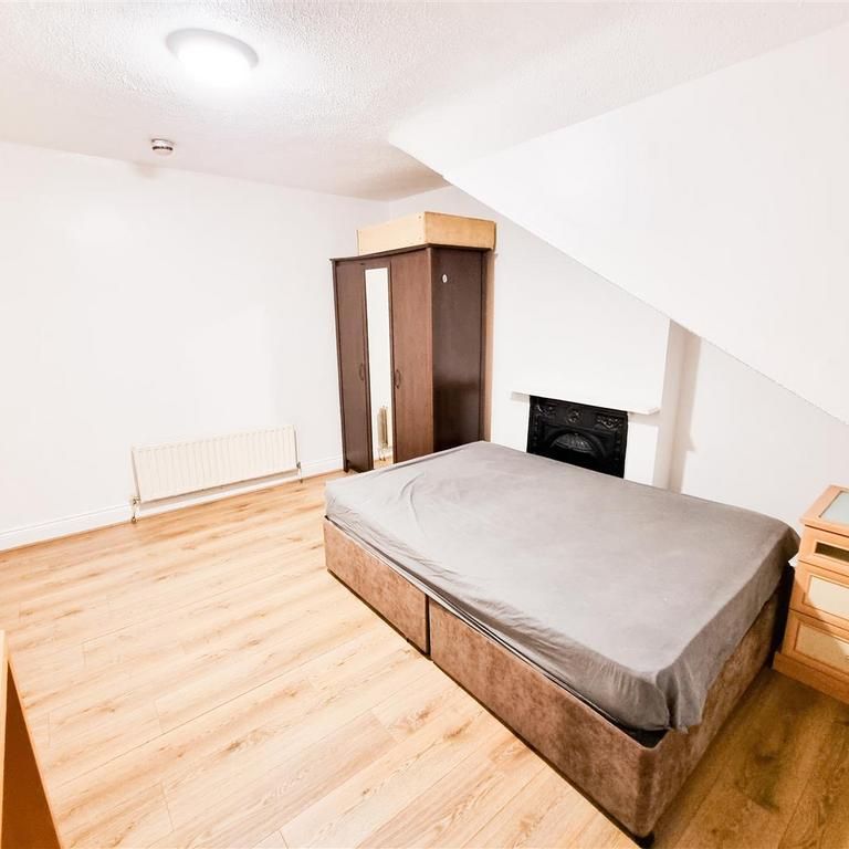 1 bedroom in a house share to rent - Photo 1