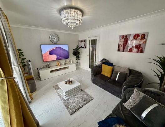 4 Bedroom Semi Detached To Let - Photo 1