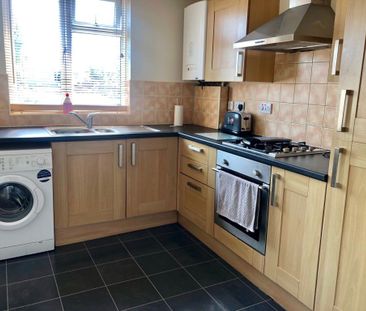 CHRISTCHURCH ROAD, IIFORD (P00335) - Photo 3