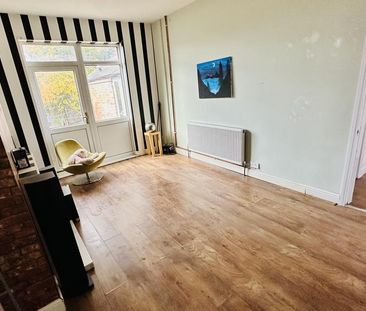 4 bedroom terraced house to rent - Photo 5