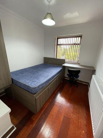 6 bedroom detached house to rent - Photo 5