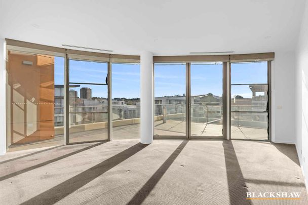 Luxury Penthouse In The Heart Of Kingston - Photo 1