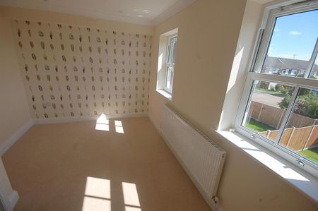 3 bedroom terraced house to rent - Photo 4