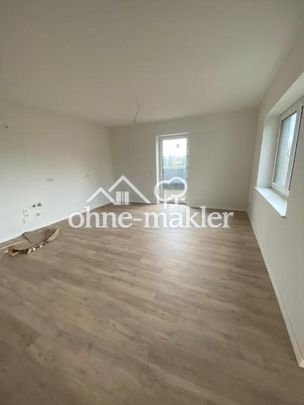 ERSTBEZUG / EINMALIG: Große, moderne 3,5-Raum-Wohnung mit 37 m² Dachterrasse in ruhiger Lage - Photo 1