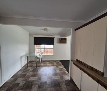 Neat 3 Bedroom Home- close to schools - Photo 3