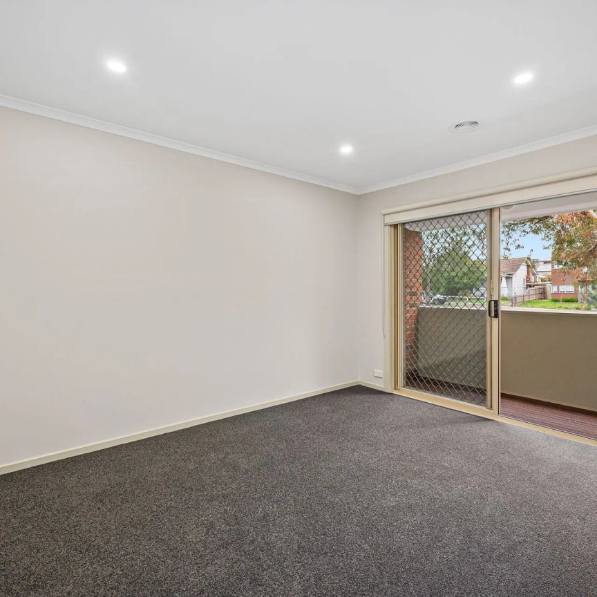 Exquisite Two-Storey Townhouse - Photo 1