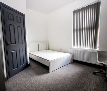 Room in a Shared House, Keswick Grove, M6 - Photo 1