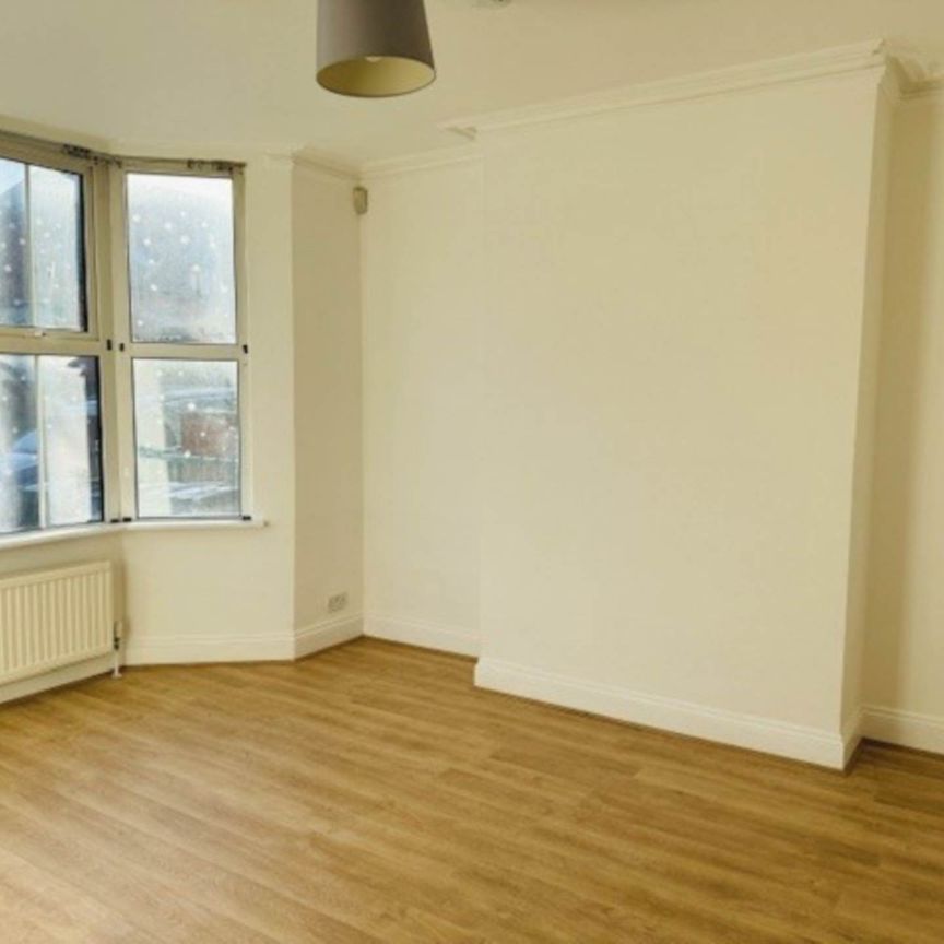 Lindsay Avenue, High Wycombe - Photo 1