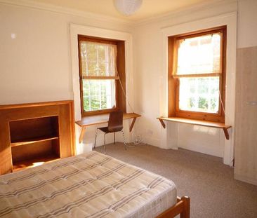 3 bedroom flat to rent - Photo 2