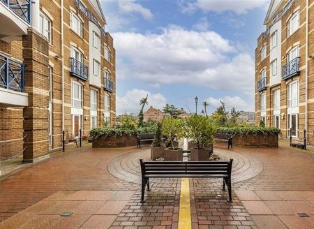 1 Bed Flat, Rotherhithe Street, SE16 - Photo 5