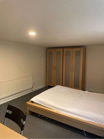 2 Bedroom Flat / Apartment - Oxford Street, Southampton - Photo 3