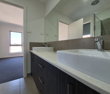 Beautiful Habitat Estate Home, the perfect 'habitat' for the entire... - Photo 6