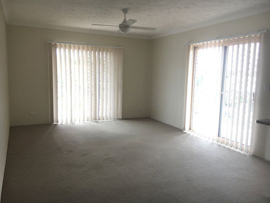 NEAT & TIDY 2 BEDROOM UNIT WITH EXCELLENT SECURITY! - Photo 1