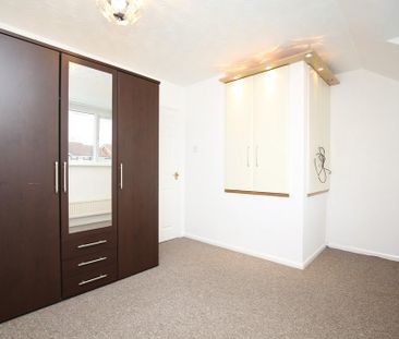2 bedroom end of terrace house to rent - Photo 4