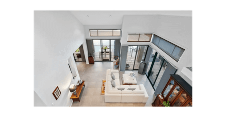 Elegant Waterfront Living in Prime Robina Location - Photo 2