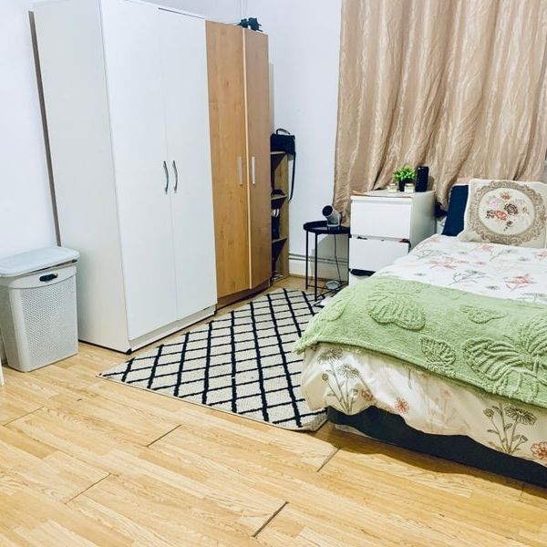 Room in a Shared House, Carmen Street, E14 - Photo 1