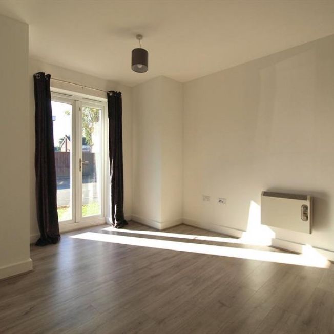 2 Bedroom Apartment To Let - Photo 1