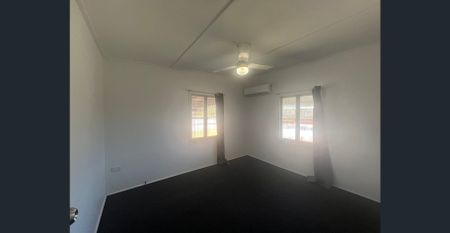 2 BAY SHED, 2 Bedroom Cottage, Fantastic Beach Location - Photo 2