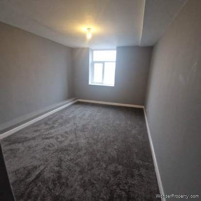 2 bedroom property to rent in Ashton Under Lyne - Photo 4