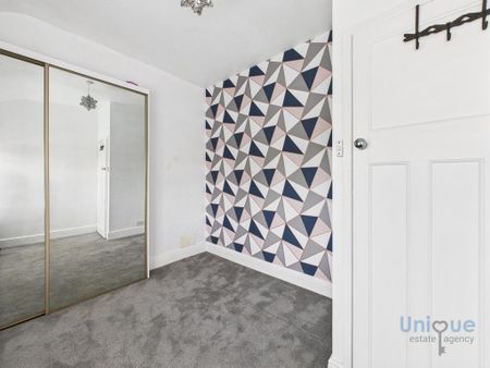3 bedroom semi-detached house to rent - Photo 2