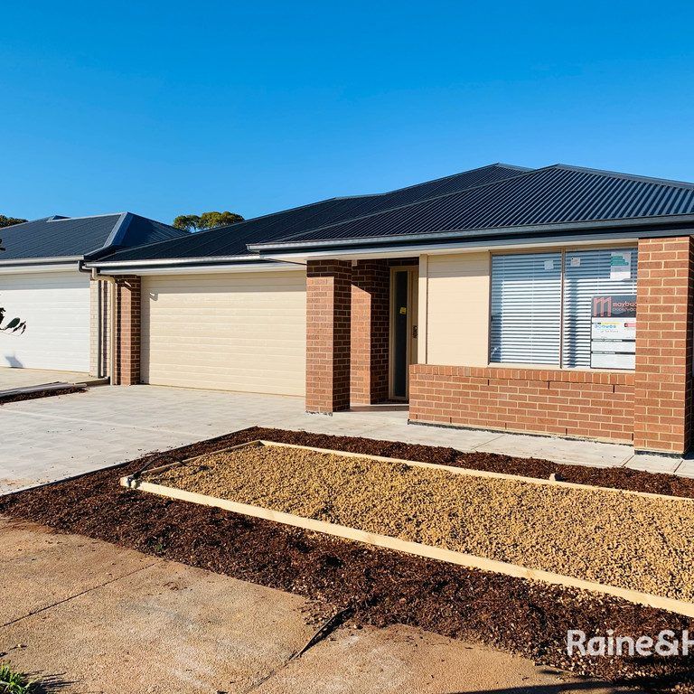Modern 4 Bedroom Home Close to Parks - Photo 1