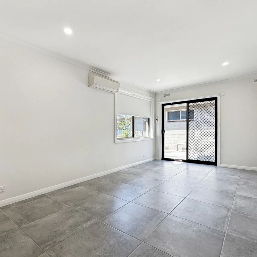 Sought-After Bowen Street Location - Photo 1