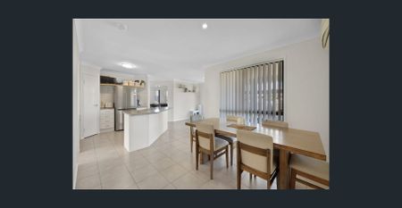 Spacious 4-Bedroom, 2-Living Gem with Solar - Photo 3