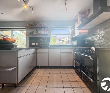 3 bedroom semi-detached house to rent - Photo 6