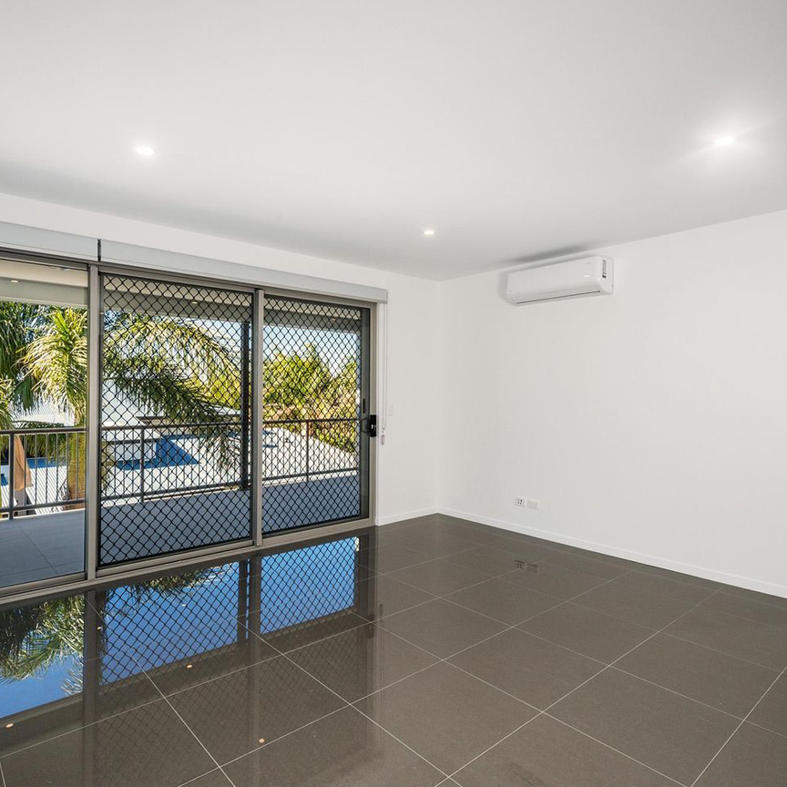 Gorgeous 2 Bedroom Unit in Ascot! - Photo 1
