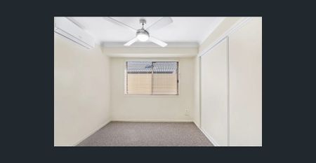 Modern Comfort Meets Contemporary Style - Photo 3